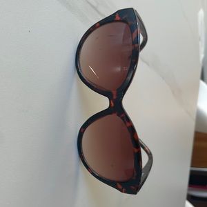 Oscar de la renta sunglasses